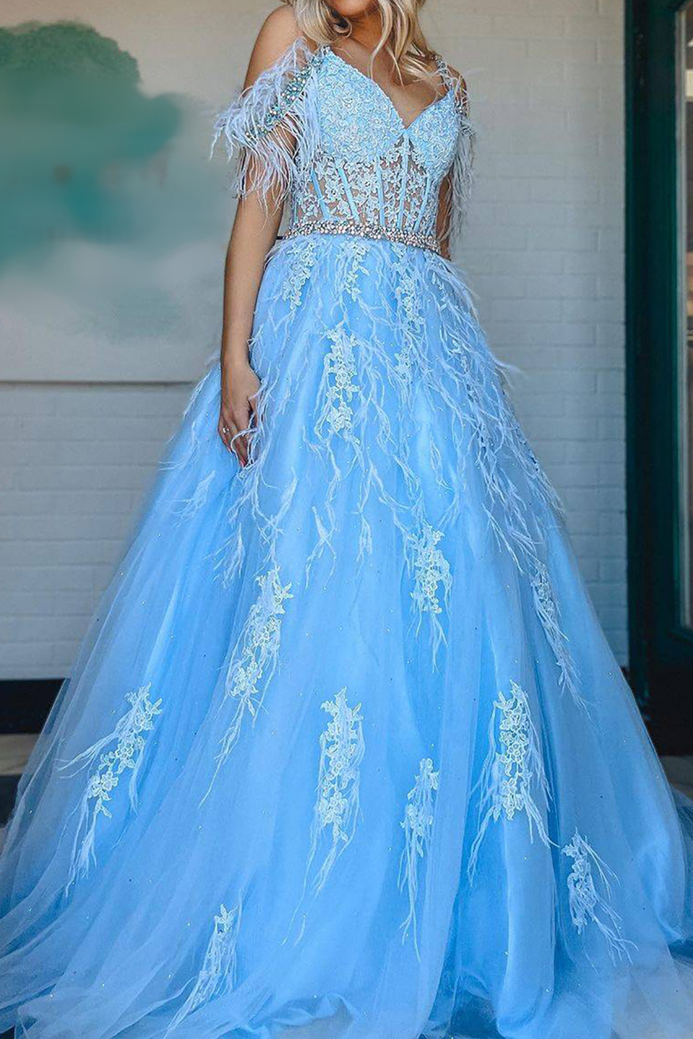 Elegant Off-the-Shoulder Blue Corset Prom Dress with Feather Appliques in A-Line