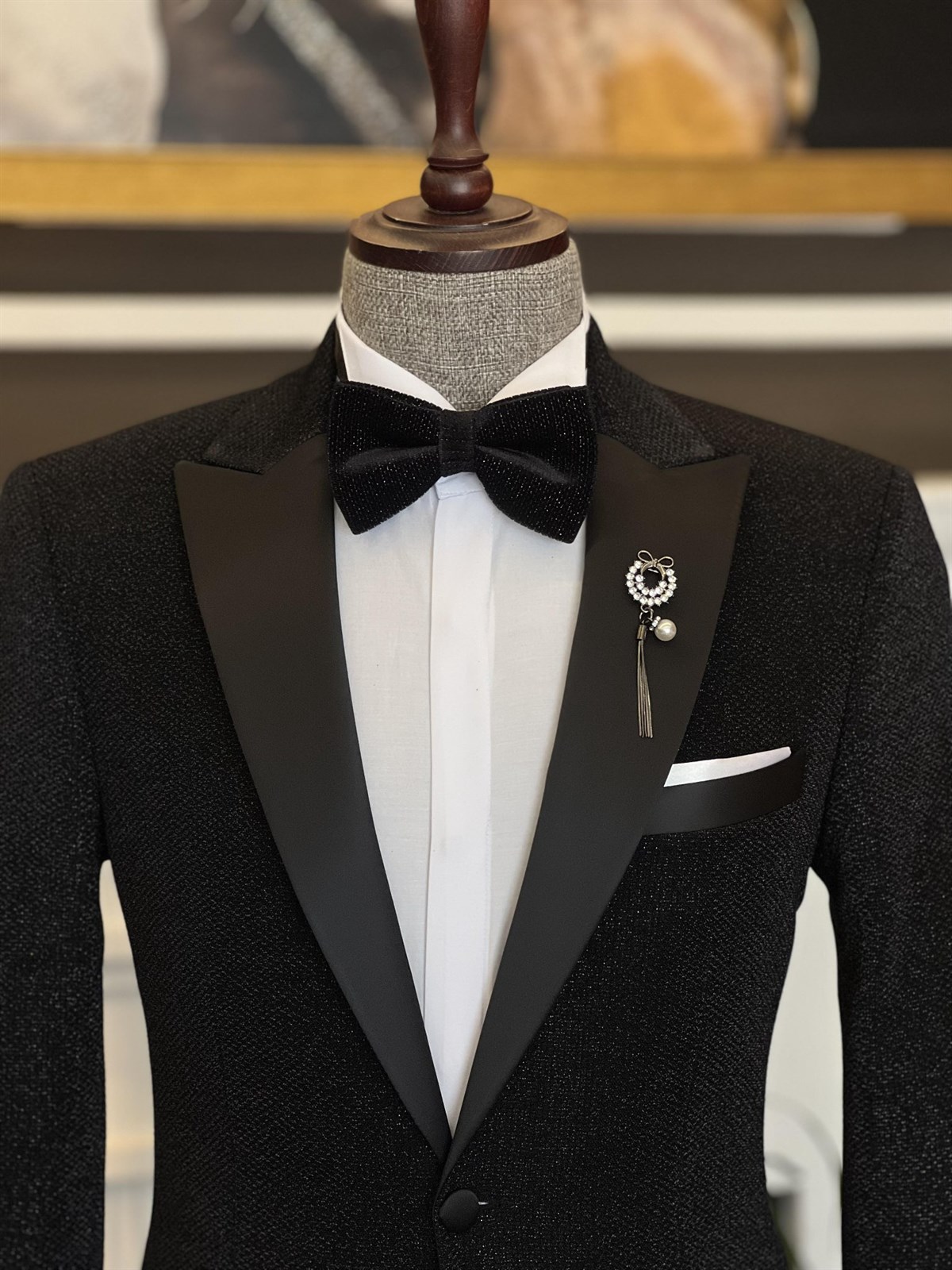 Fashion Black Peaked Lapel One-Button Two-Piece Men's Suits