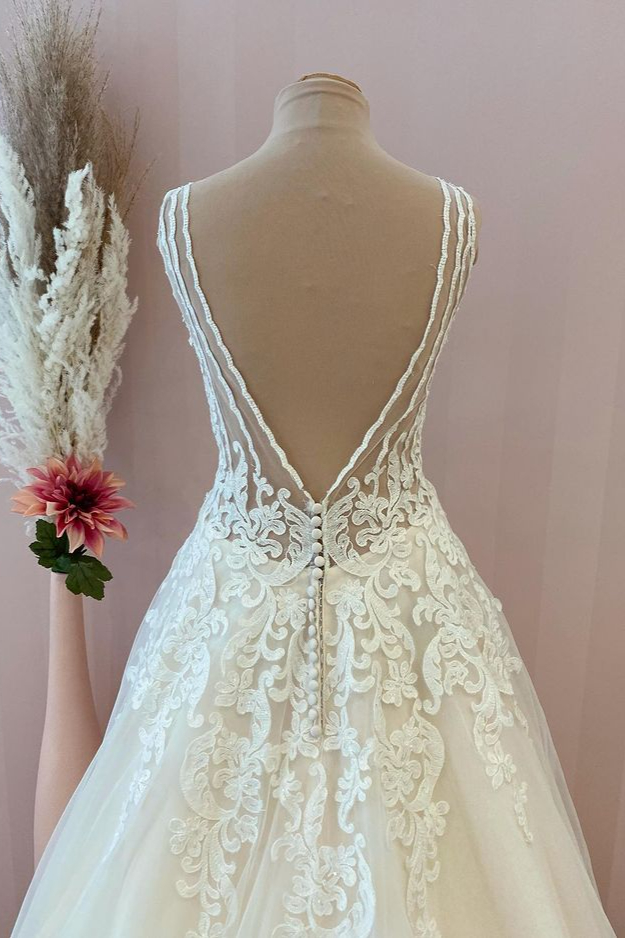 Unique A-Line Tulle Backless Floor-Length Sweetheart Wedding Dress with Appliques Lace