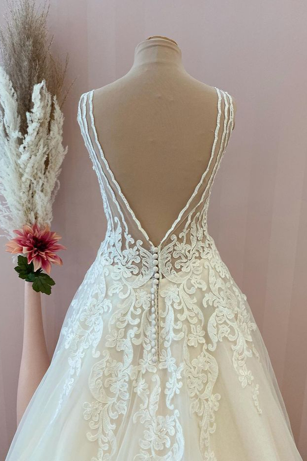 Unique A-Line Tulle Backless Floor-Length Sweetheart Wedding Dress with Appliques Lace