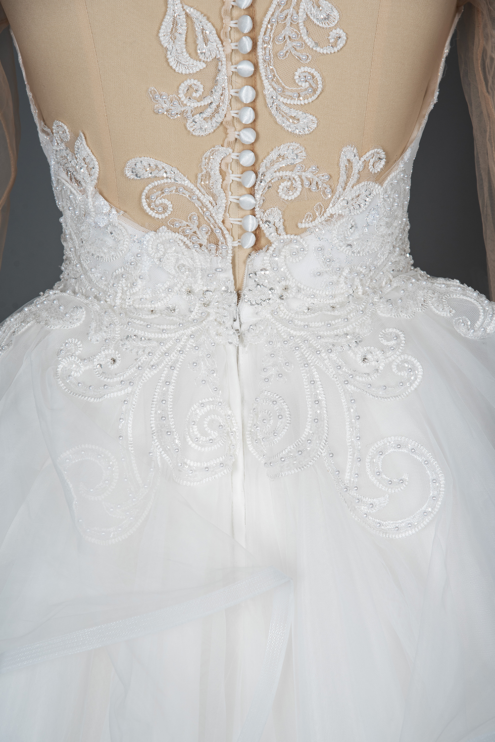 Chic Ruffles Ball Gown Long Sleeve Wedding Dress with Lace Appliques