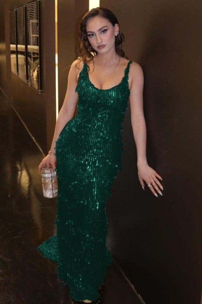 Glamorous Green Spaghetti Strap Sleeveless Long Formal Dress With Beadings