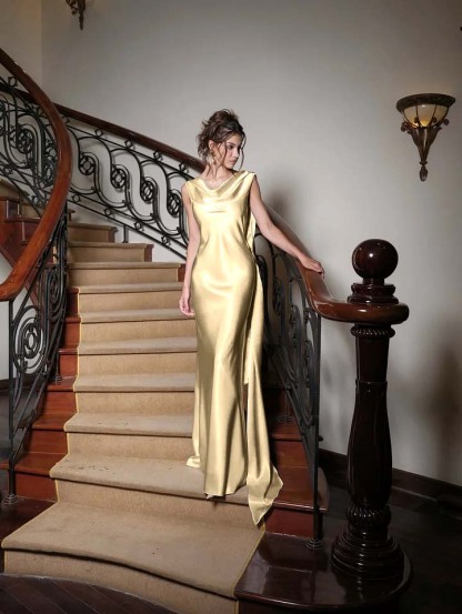 Charming V Neck Sleeveless Long Mermaid Formal Dress With Pleated