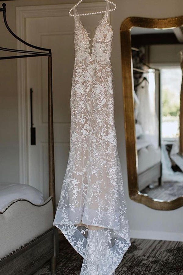 Modern Spaghetti Straps Jewel Mermaid Wedding Dress with Lace V-Neck