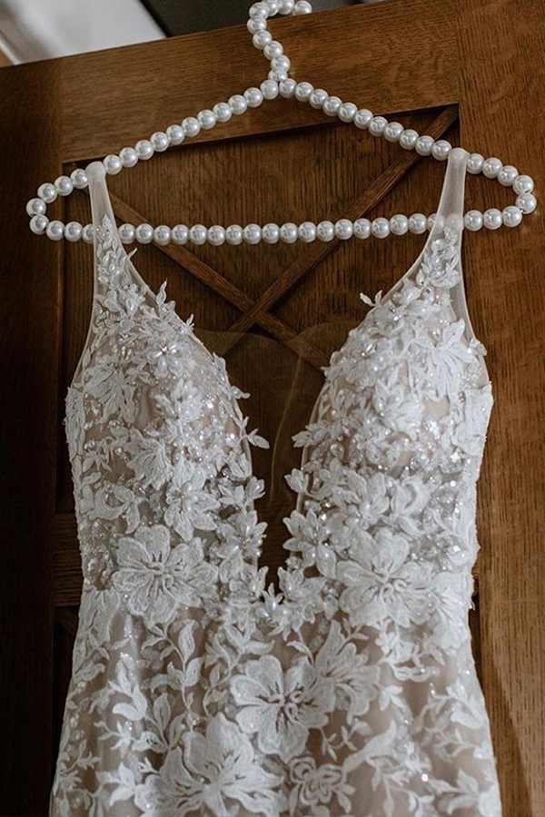 Modern Spaghetti Straps Jewel Mermaid Wedding Dress with Lace V-Neck