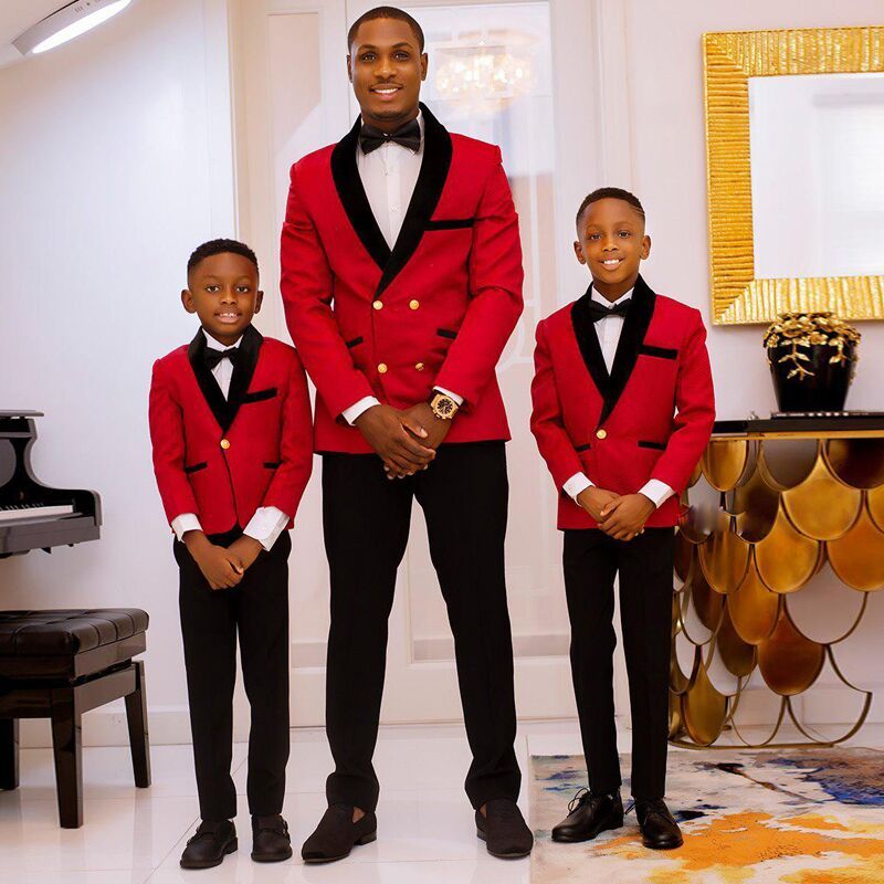 Fancy Red Best-Fitted Double-Breasted Wedding Suits with Black Lapel