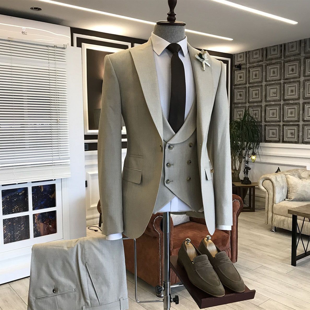 Classic Light Brown Double-Breasted Three-Piece Wedding Suit for Groom
