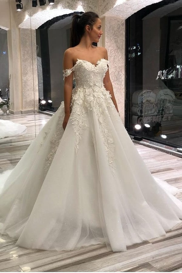 Stunning Sweetheart Off-the-Shoulder A-Line Wedding Dress with Appliques Lace Tulle