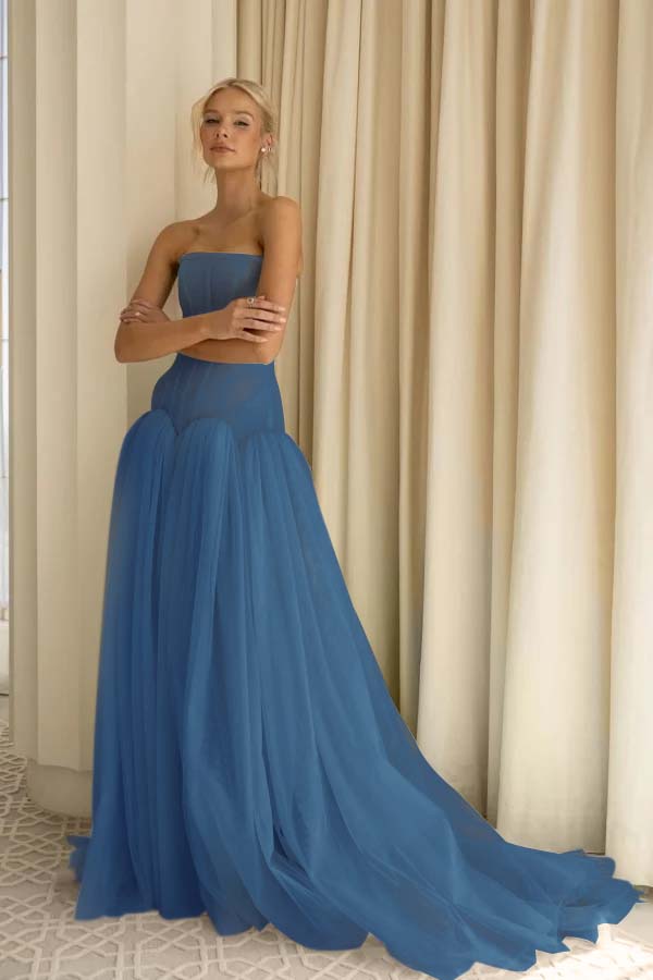 Charming Tulle Strapless Sleeveless Long Formal Dress With Pleated