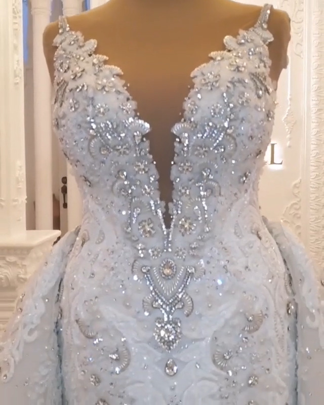 Classy Spaghetti-Straps Sweetheart A-Line Backless Wedding Dress with Appliques Lace