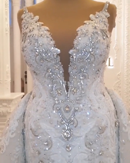 Classy Spaghetti-Straps Sweetheart A-Line Backless Wedding Dress with Appliques Lace