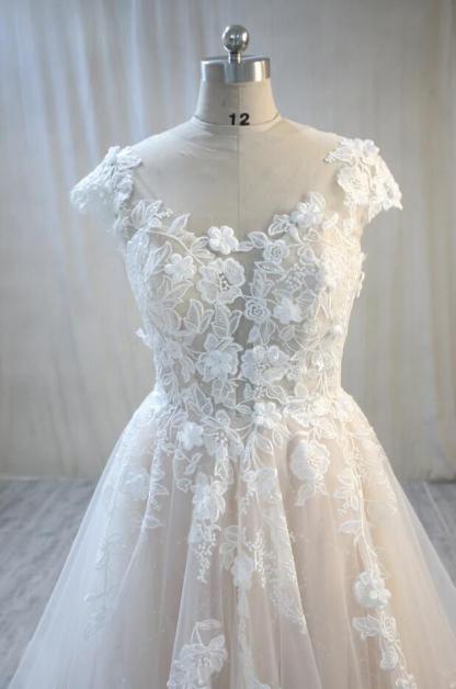 Charming A-Line Bateau Backless Floor-Length Wedding Dress with Tulle Appliques Lace