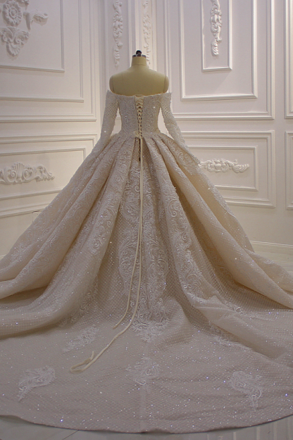 Stunning Ball Gown Off-the-Shoulder Long Sleeves Wedding Dress with Appliques Lace