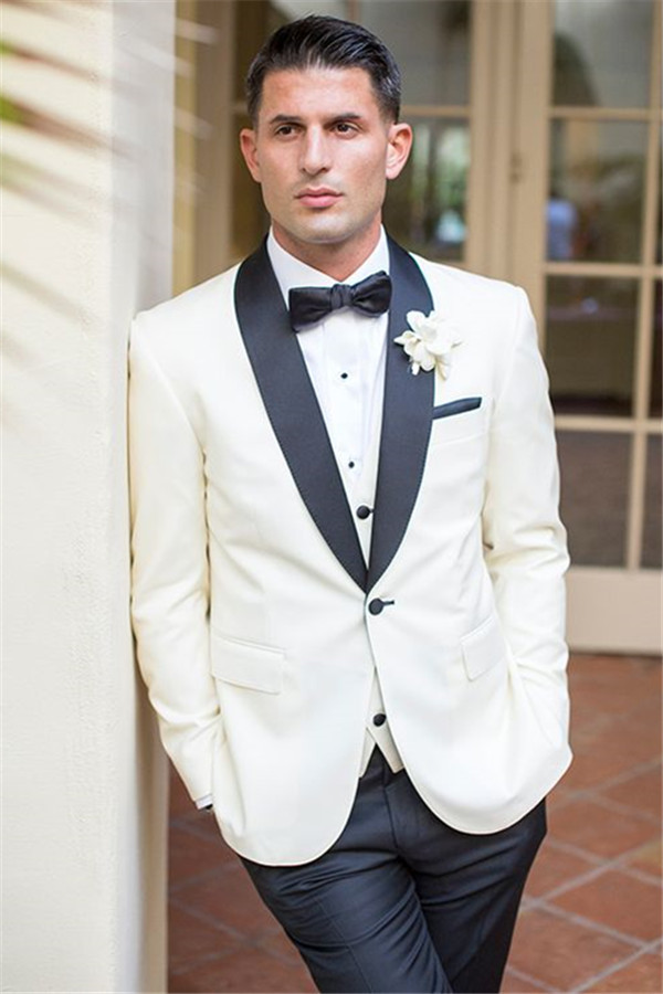 Design White Three-Piece Groomsmen Suits Bespoke Wedding Tuxedos