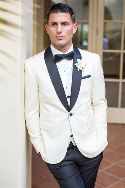 Design White Three-Piece Groomsmen Suits Bespoke Wedding Tuxedos