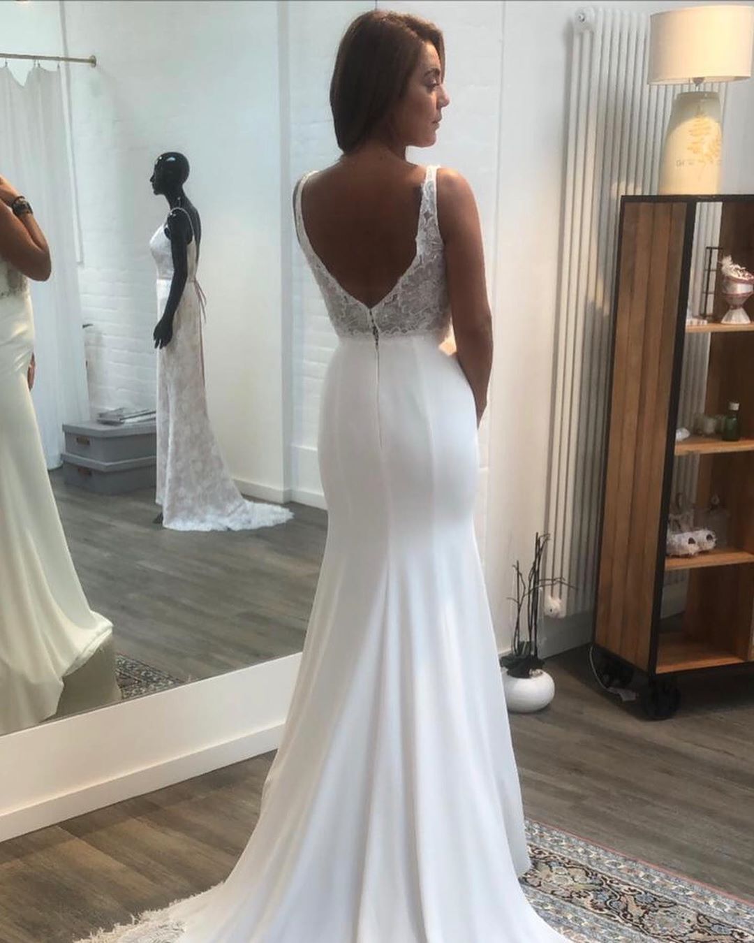 Classic Spaghetti-Straps Mermaid V-Neck Open Back Wedding Dress Floor-Length Satin with Appliques Lace