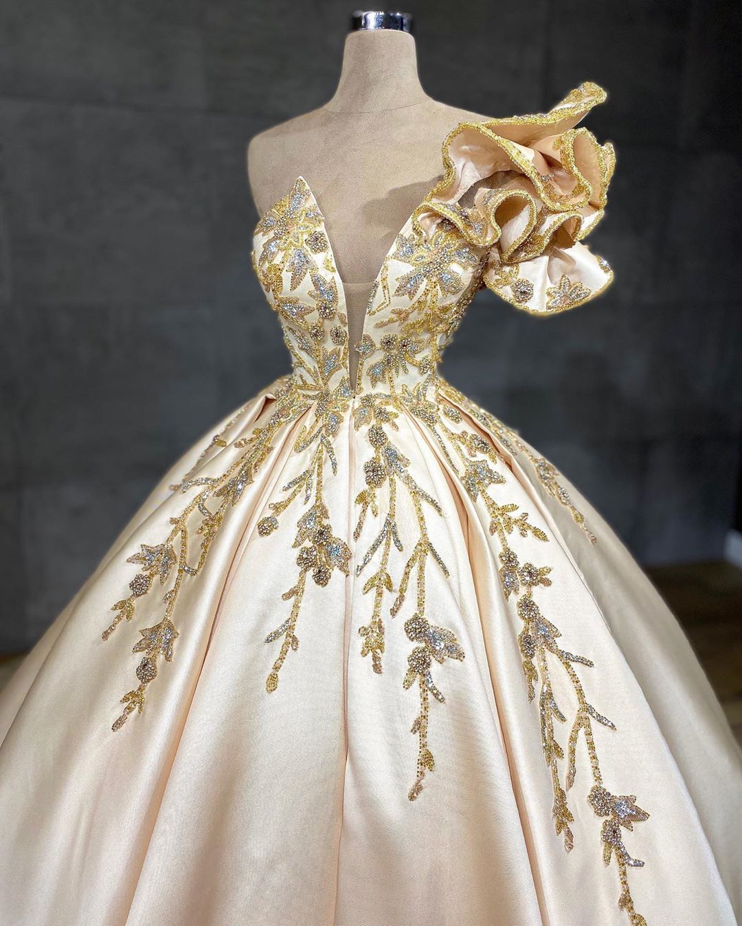 Beautiful Floor-Length A-Line Sweetheart Wedding Dress with Satin Ruffles