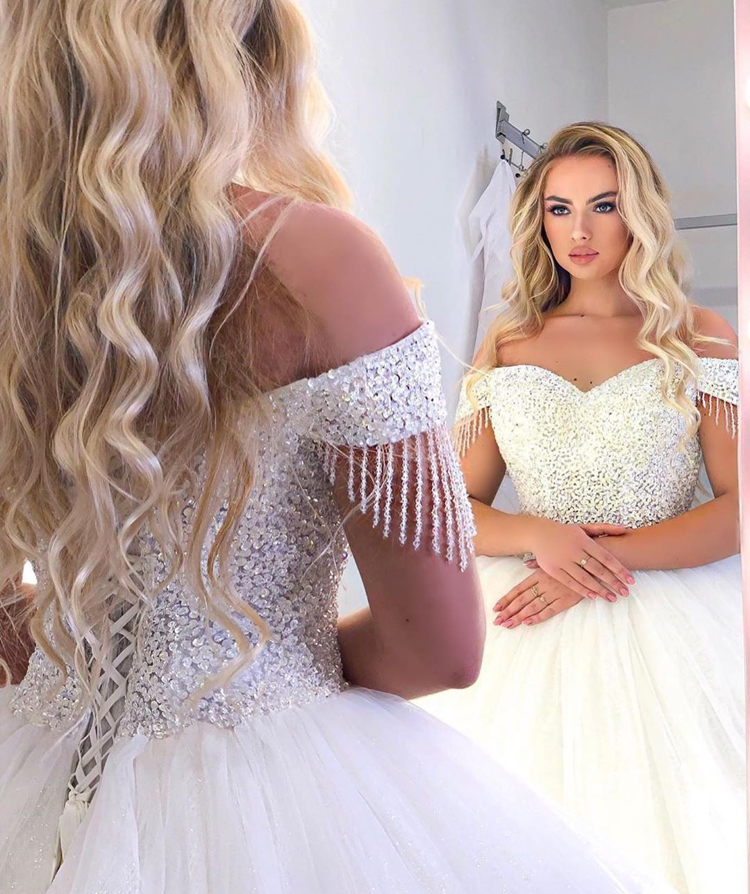 Pretty Princess Off-the-Shoulder Long Wedding Dress with Tulle