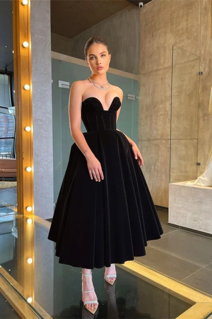 Little Tea-Length Black Prom Dress with a Touch of Elegance