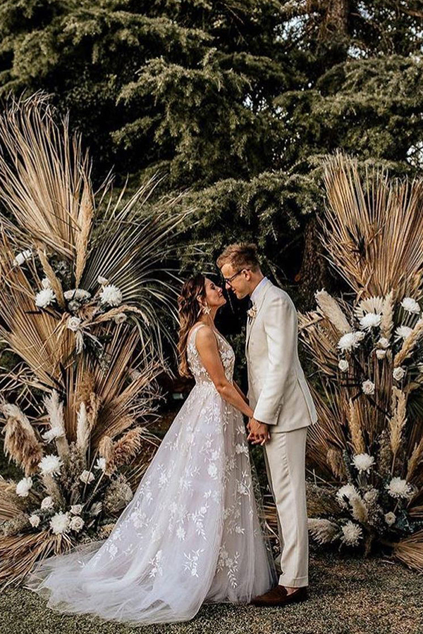 Sexy A-Line Boho Straps V-Neck Wedding Dress with Appliques