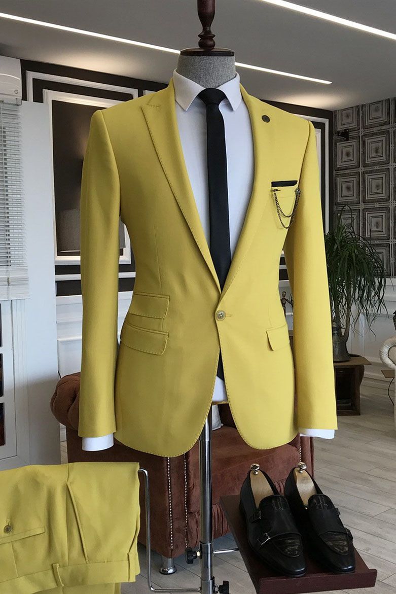 Formal Yellow Three Flaps One-Button Groom Suit with Peaked Lapel
