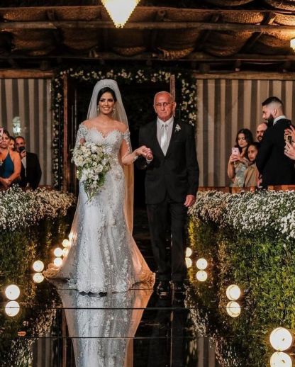 Elegant Long Sleeves Mermaid Off-the-Shoulder Wedding Dress with Appliques Lace