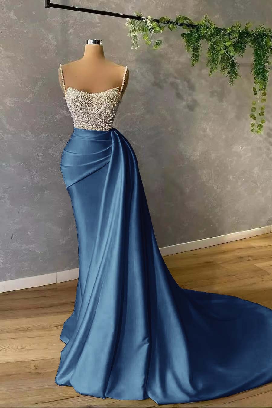 Spaghetti-Straps Elegant Pearl Mermaid Evening Dress With Sequins Pleat