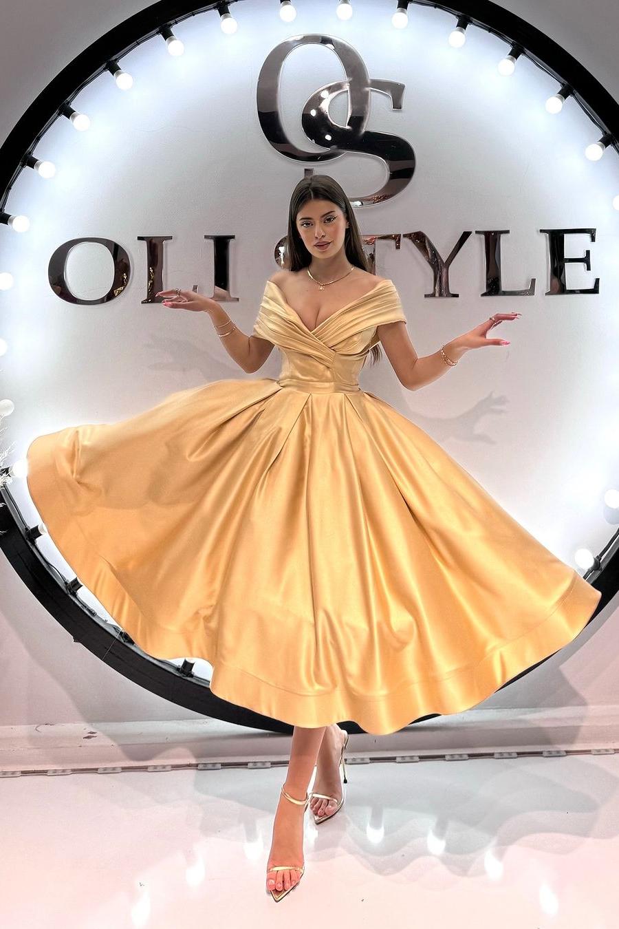Chic Off the Shoulder Sleeveless A Line Formal Dress With Pleated
