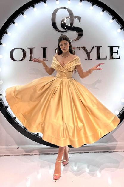 Chic Off the Shoulder Sleeveless A Line Formal Dress With Pleated