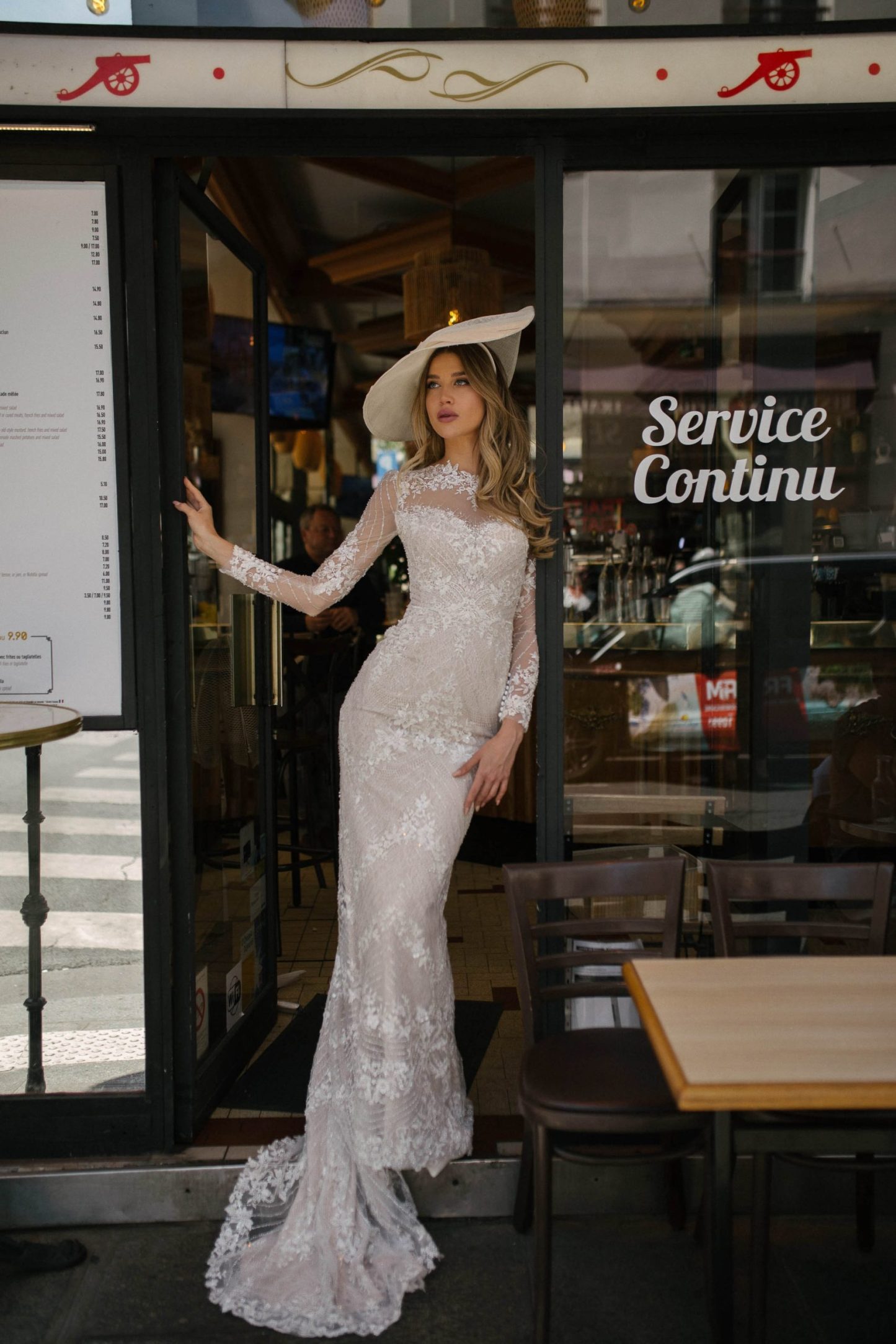 Unmissable Gorgeous White Applique Floor-Length Wedding Dress