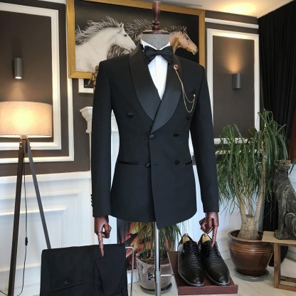 Stylish Slim-Fit Black Shawl-Lapel Tailored Men's Suit with Double-Breasted Style