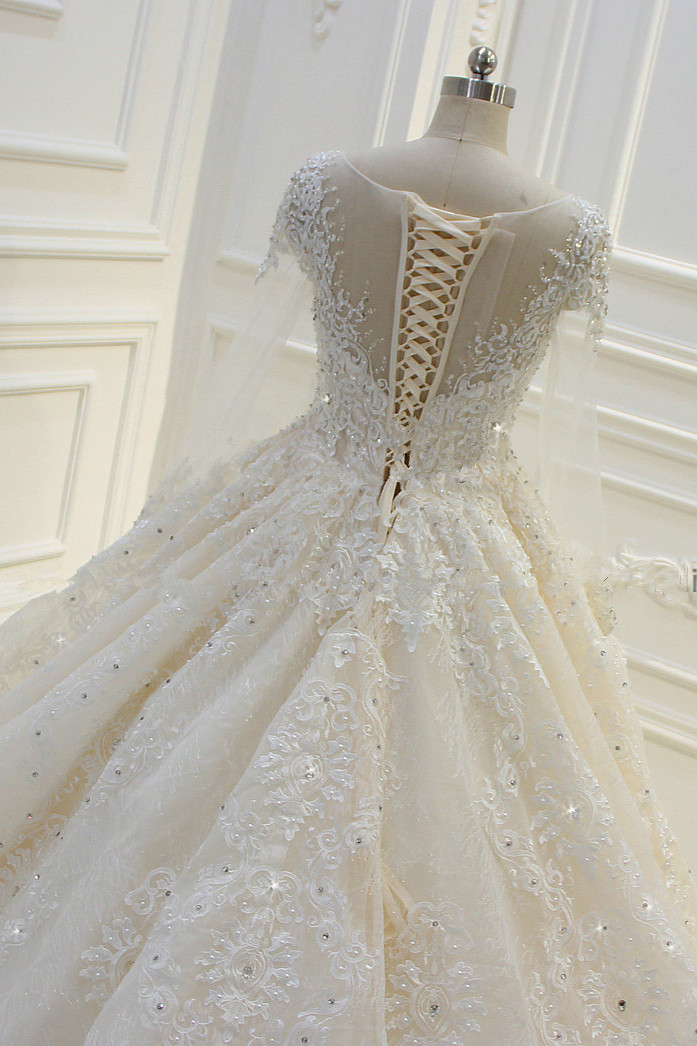 Elegant Beading Ball Gown Long Sleeves Bateau Wedding Dress with Appliques Lace