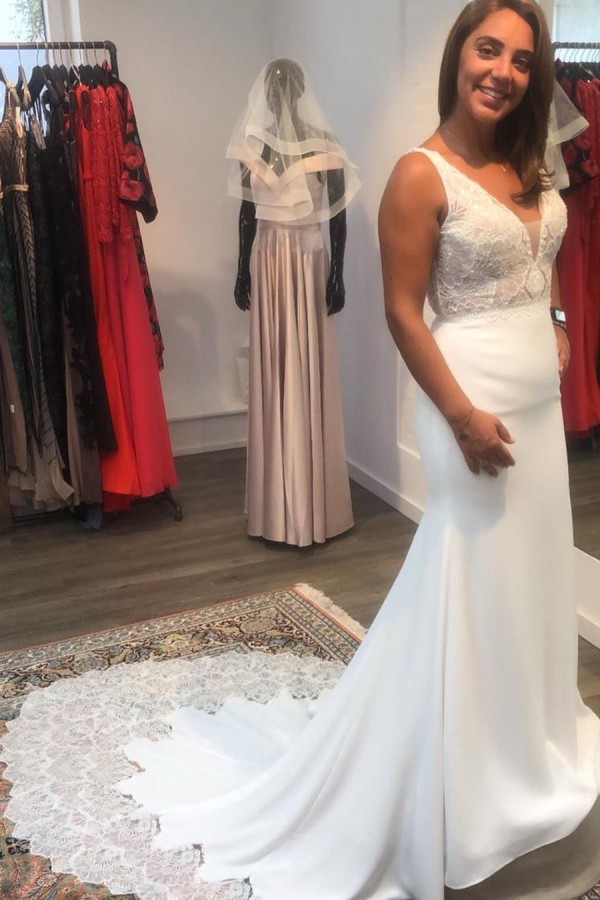 Classic Spaghetti-Straps Mermaid V-Neck Open Back Wedding Dress Floor-Length Satin with Appliques Lace