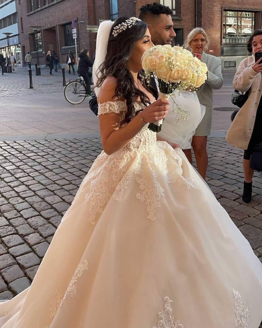 Vintage A-Line Off-the-Shoulder Tulle Princess Long Wedding Dress with Lace