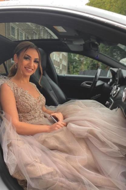 Luxury Sleeveless A-Line V-Neck Wedding Dress Lace Tulle with Feathers