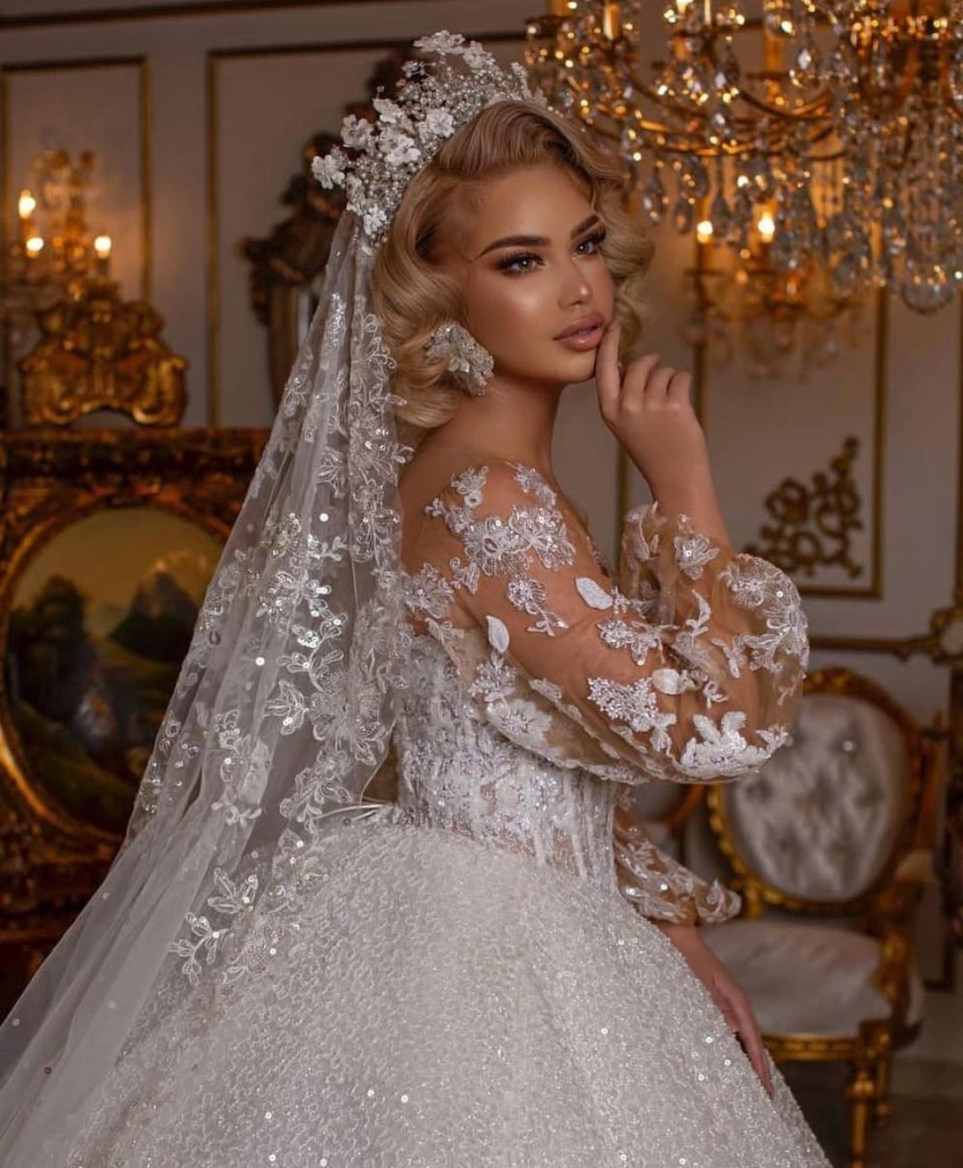 Stunning Ball Gown Puffy Sleeves Long Wedding Dress with Appliques