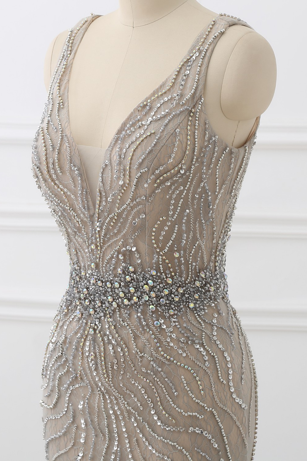 Amazing Tulle Sleeveless V Neck Formal Dress Mermaid With Beading