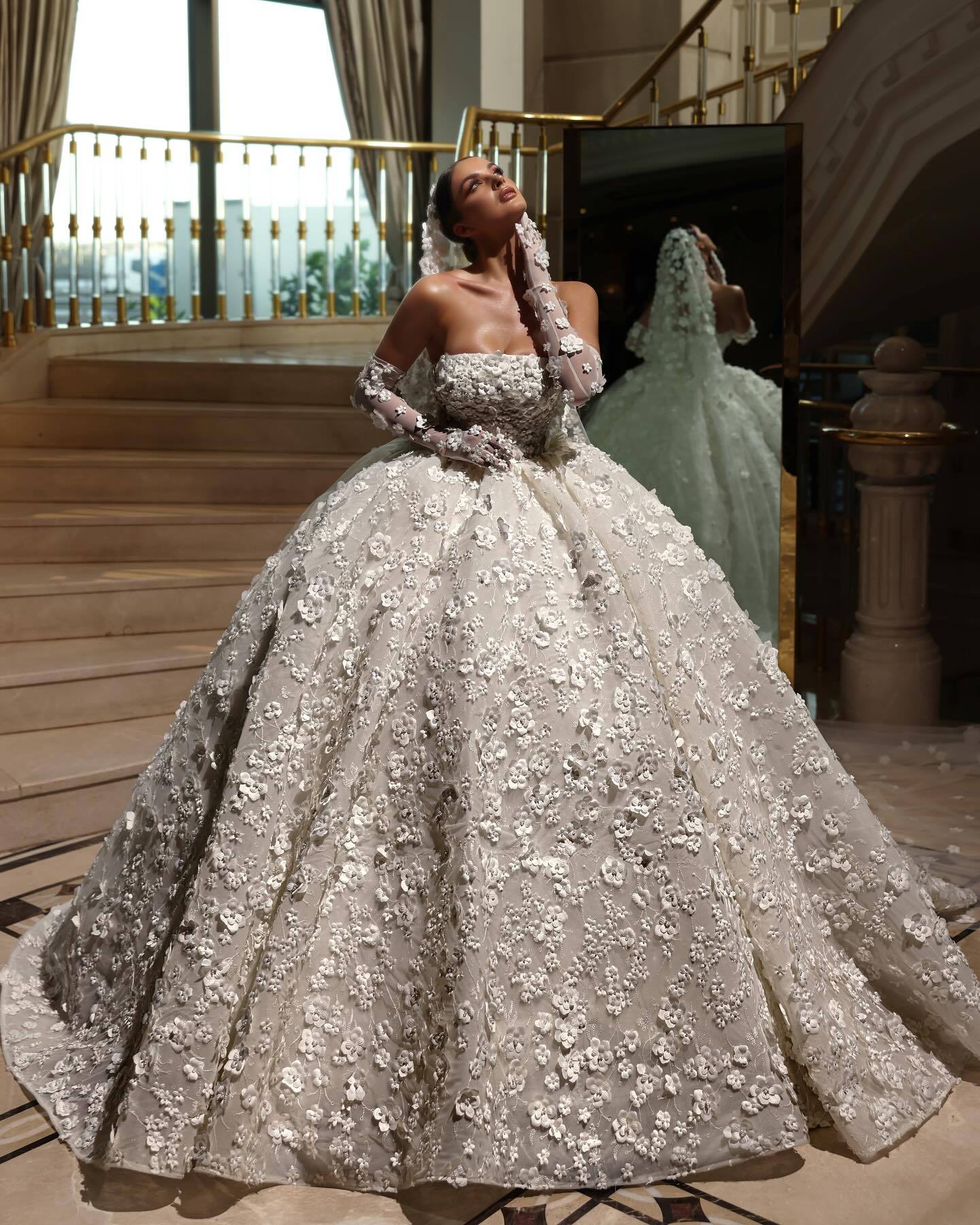 Exquisite White Strapless Flowers Floor-Length Wedding Dress