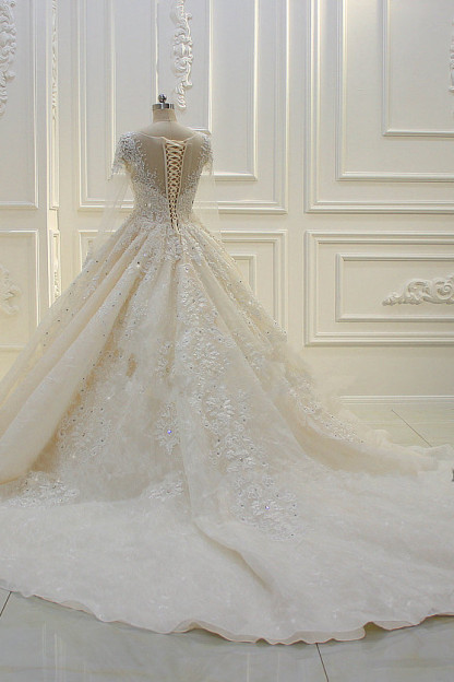 Elegant Beading Ball Gown Long Sleeves Bateau Wedding Dress with Appliques Lace