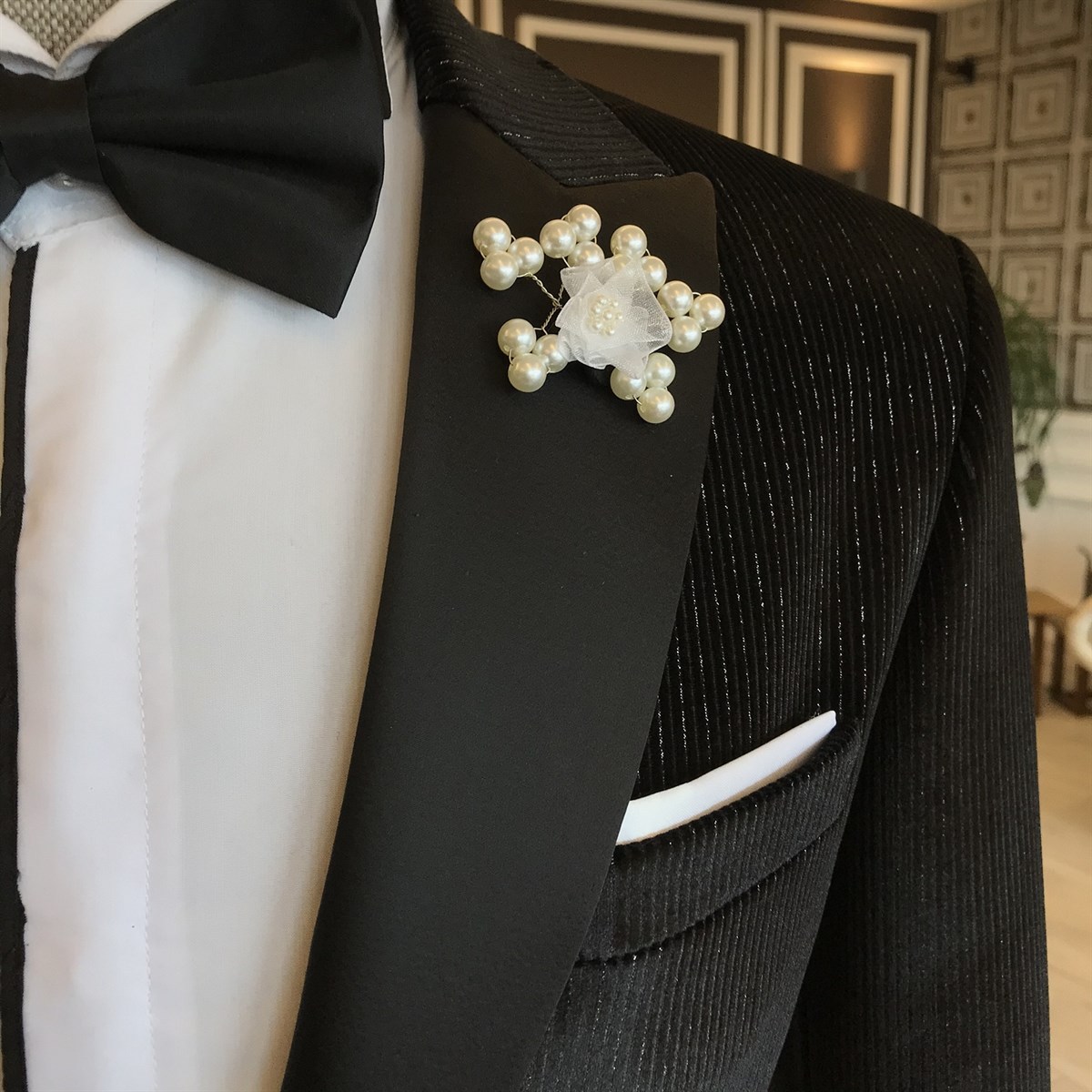 Andrew Fashion Black Sparkle-Striped Peaked-Lapel Men's Suits