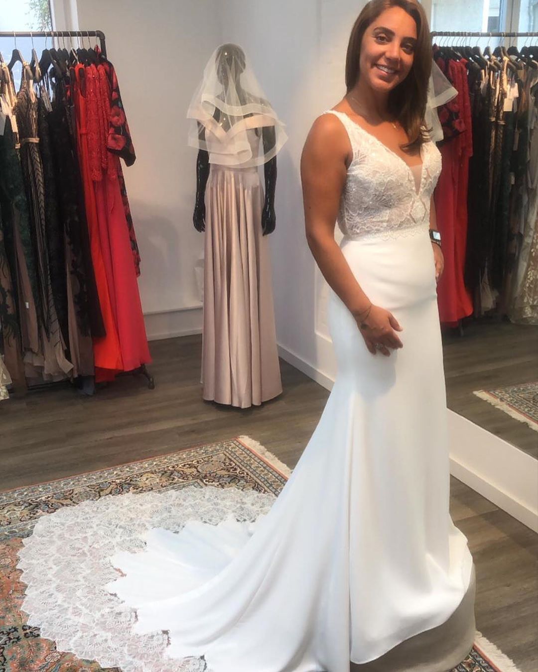 Classic Spaghetti-Straps Mermaid V-Neck Open Back Wedding Dress Floor-Length Satin with Appliques Lace