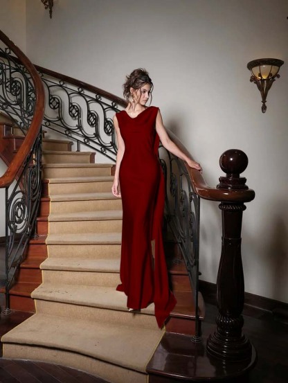 Charming V Neck Sleeveless Long Mermaid Formal Dress With Pleated
