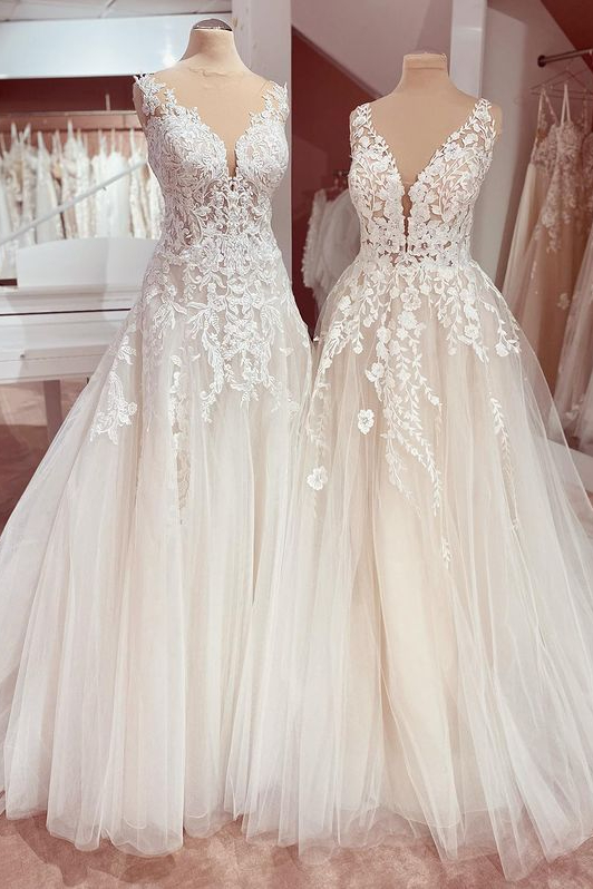 Chic A-Line Lace Floor-Length Deep V-Neck Wedding Dress with Tulle Appliques