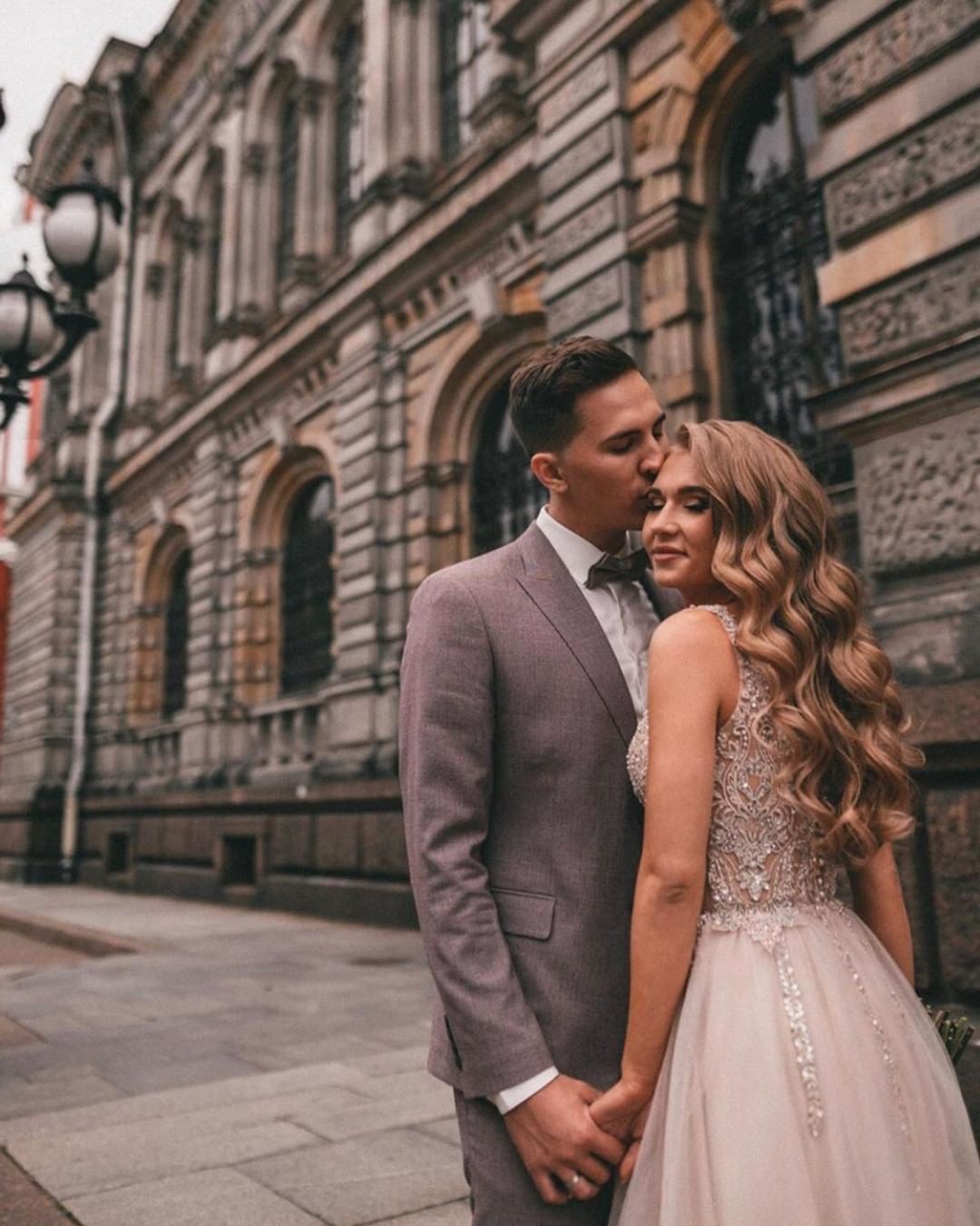 Classy A-Line V-Neck Tulle Lace Long Boho Wedding Dress with Slit Appliques