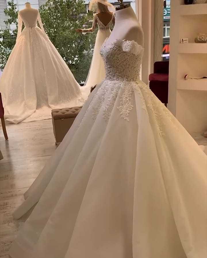Chic Off-the-Shoulder Ruffles A-Line Sweetheart Wedding Dress with Appliques Lace