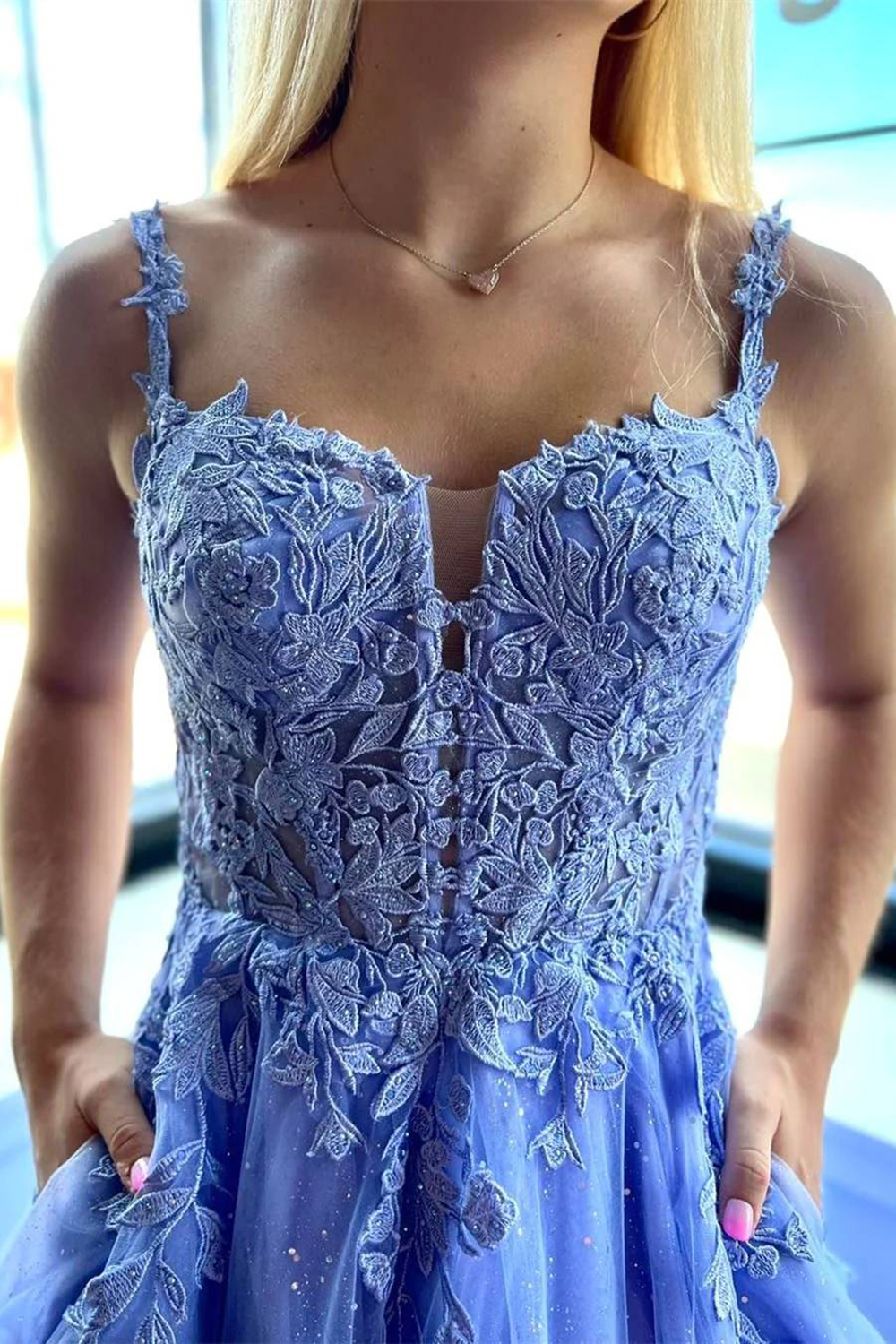 Elegant Blue A-Line Prom Dress with Spaghetti Straps and Appliques