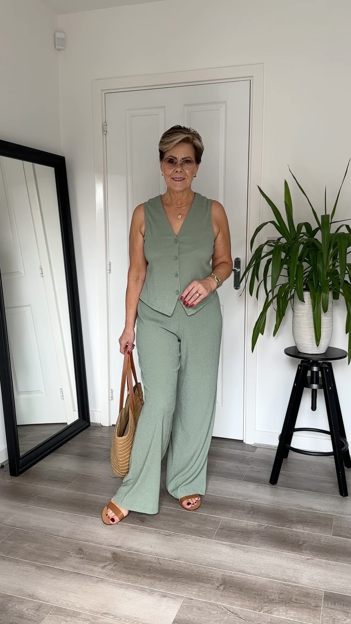 Sage Green Sleeveless Vest & Wide-Leg Pants Two-Piece Set