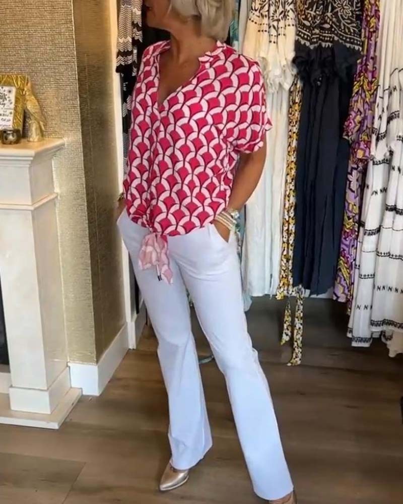 Kortärmad avslappnad topp med V-ringad tryck