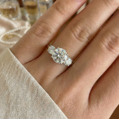 stunning silver round cut ring trinity