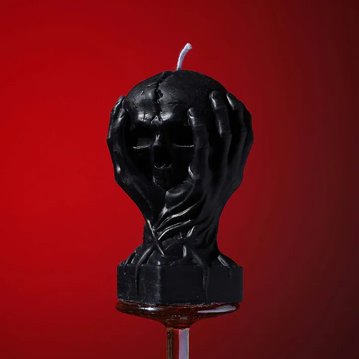Holding a Skull Sensual Candle – Gothic Low-Temperature - Black - image 5